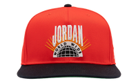 Jordan Essentials Pro Structured Flat Bill Hat Chile Red / Kelly Green / Sail IF3508 673